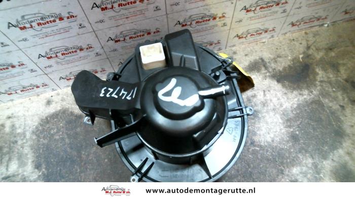 Heating and ventilation fan motor from a Volvo V70 (SW) 2.4 T 20V 2001