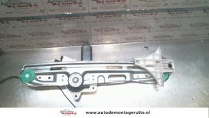 Used Rear door window mechanism 4-door, right Opel Signum (F48) 2.2 DGI 16V Price on request offered by Autodemontage M.J. Rutte B.V.