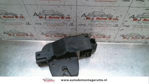 Gebrauchte Schließmechanik Heckklappe Peugeot 307 (3A/C/D) 2.0 16V Preis auf Anfrage angeboten von Autodemontage M.J. Rutte B.V.