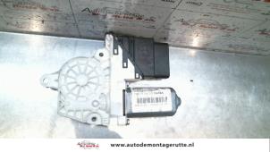 Used Door window motor Volkswagen Golf V (1K1) 1.6 Price on request offered by Autodemontage M.J. Rutte B.V.
