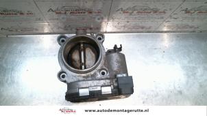 Usados Cuerpo de válvula de mariposa Mercedes CLK (W208) 2.0 200 16V Precio de solicitud ofrecido por Autodemontage M.J. Rutte B.V.