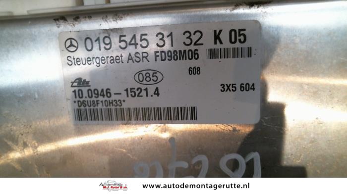 Ordenador ASR de un Mercedes-Benz CLK (W208) 2.0 200 16V 1998