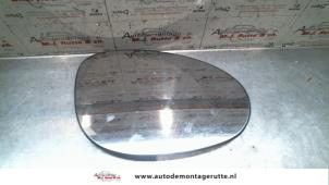 Used Mirror glass, right Renault Espace (JE) 3.0 V6 24V Grand Espace Price on request offered by Autodemontage M.J. Rutte B.V.
