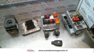 Usados Cilindro de juego de cerraduras (completo) Fiat Croma (194) 2.2 MPI 16V Precio de solicitud ofrecido por Autodemontage M.J. Rutte B.V.