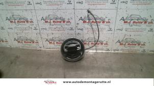 Used Fuel cap Renault Trafic New (FL) 1.9 dCi 100 16V Price on request offered by Autodemontage M.J. Rutte B.V.