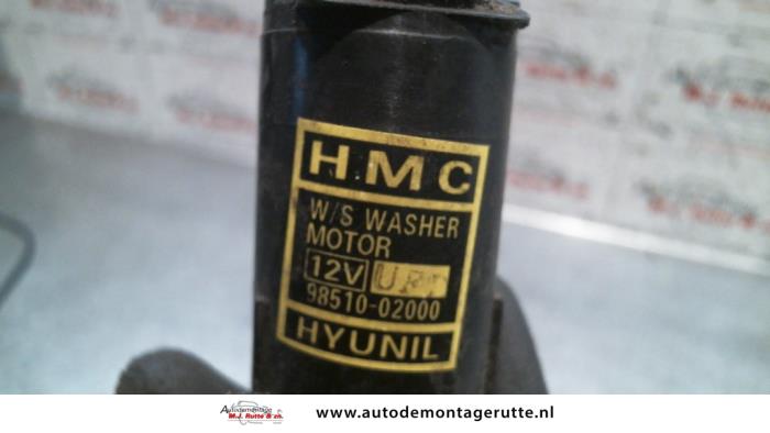 Windscreen washer pump from a Hyundai Atos 1.0 12V 1999