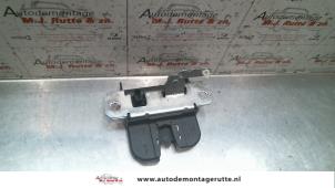 Used Tailgate lock stop Volkswagen Polo IV (9N1/2/3) 1.4 TDI 70 Price on request offered by Autodemontage M.J. Rutte B.V.
