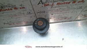 Używane Przelacznik ogrzewania szyby tylnej Opel Kadett E (33/34/43/44) 1.3 N,L,LS,GL,GLS Cena na żądanie oferowane przez Autodemontage M.J. Rutte B.V.