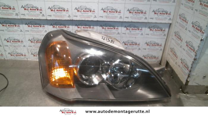 Używane Reflektor prawy Chevrolet Evanda 2.0 16V Cena na żądanie oferowane przez Autodemontage M.J. Rutte B.V.