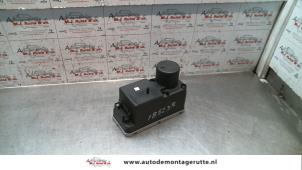 Used Electric central locking vacuum pump Volkswagen Golf III (1H1) 1.8 CL,GL Price on request offered by Autodemontage M.J. Rutte B.V.