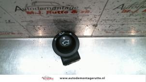 Usados Interruptor de retrovisor Ford Fiesta 5 (JD/JH) 1.4 16V Precio de solicitud ofrecido por Autodemontage M.J. Rutte B.V.
