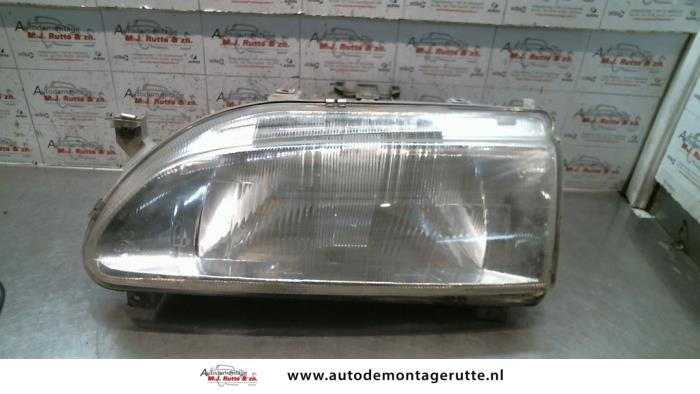 Używane Reflektor lewy Renault 19 Phase II/III (B/C53) 1.4e Cena na żądanie oferowane przez Autodemontage M.J. Rutte B.V.