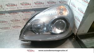 Used Headlight, left Renault Clio II Societe (SB) 1.5 dCi 100 Price on request offered by Autodemontage M.J. Rutte B.V.