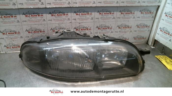 Używane Reflektor prawy Fiat Brava (182B) 1.2 16V Cena na żądanie oferowane przez Autodemontage M.J. Rutte B.V.