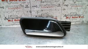 Used Front door handle 4-door, right Volkswagen Touran (1T1/T2) 2.0 FSI 16V Price on request offered by Autodemontage M.J. Rutte B.V.