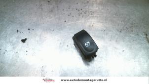 Used Electric window switch Renault Modus/Grand Modus (JP) 1.4 16V Price on request offered by Autodemontage M.J. Rutte B.V.