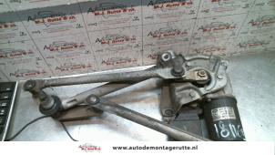 Used Wiper motor + mechanism Mercedes Vaneo (W414) 1.7 CDI 16V Price on request offered by Autodemontage M.J. Rutte B.V.