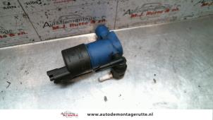 Używane Pompa spryskiwacza przód Renault Modus/Grand Modus (JP) 1.4 16V Cena na żądanie oferowane przez Autodemontage M.J. Rutte B.V.