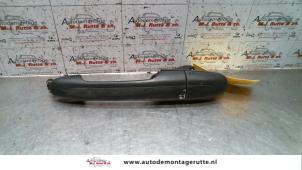 Used Door handle 2-door, right Mercedes Vaneo (W414) 1.7 CDI 16V Price on request offered by Autodemontage M.J. Rutte B.V.