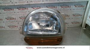 Used Headlight, left Renault Twingo (C06) 1.2 SPi Phase I Price on request offered by Autodemontage M.J. Rutte B.V.