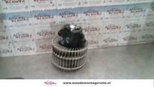 Used Heating and ventilation fan motor Mercedes Vaneo (W414) 1.7 CDI 16V Price on request offered by Autodemontage M.J. Rutte B.V.