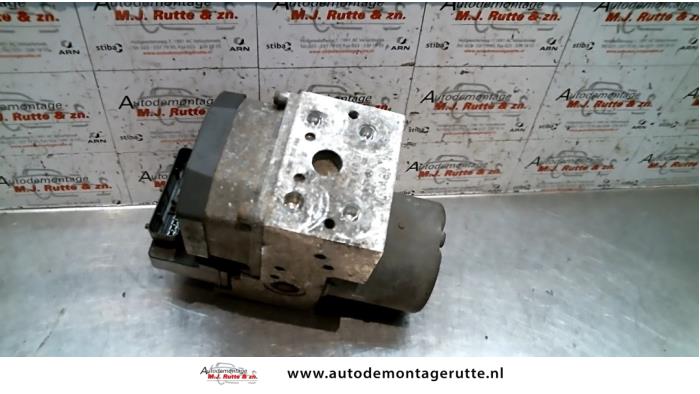 Używane Pompa ABS Volkswagen LT II 2.5 TDi Cena € 150,00 Procedura marży oferowane przez Autodemontage M.J. Rutte B.V.