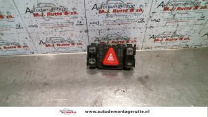 Usados Interruptor de luz de pánico Mercedes E-Klasse Precio de solicitud ofrecido por Autodemontage M.J. Rutte B.V.