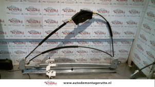 Gebrauchte Fenstermechanik 4-türig links vorne Peugeot 807 2.0 16V Preis auf Anfrage angeboten von Autodemontage M.J. Rutte B.V.