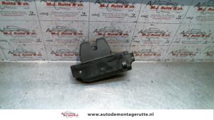 Used Tailgate lock mechanism Peugeot 807 2.0 16V Price on request offered by Autodemontage M.J. Rutte B.V.
