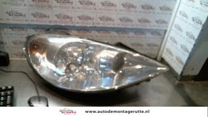 Used Headlight, right Peugeot 807 2.0 16V Price on request offered by Autodemontage M.J. Rutte B.V.