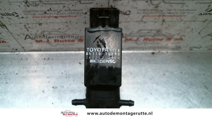 Pompe lave-glace avant d'un Toyota Starlet (EP9) 1.3,XLi,GLi 16V 1997