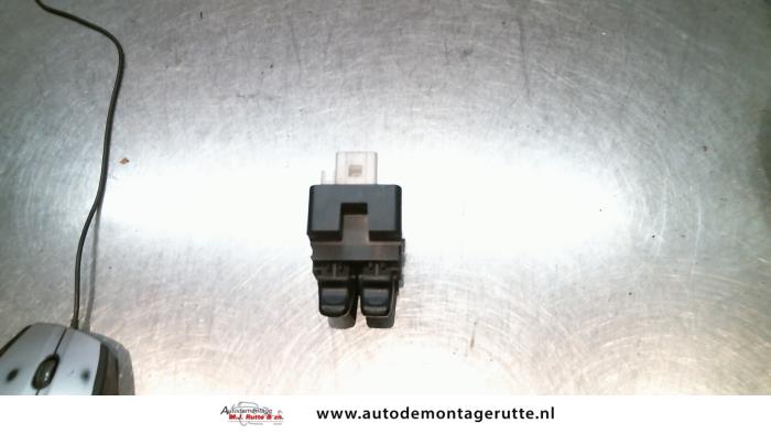 Multi-functional window switch from a Opel Sintra 2.2i GLS,CD 16V 1998