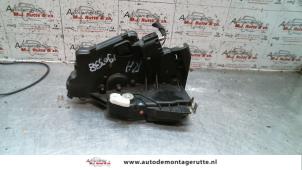 Used Rear door mechanism 4-door, right BMW 3 serie (E46/4) 316i Price on request offered by Autodemontage M.J. Rutte B.V.