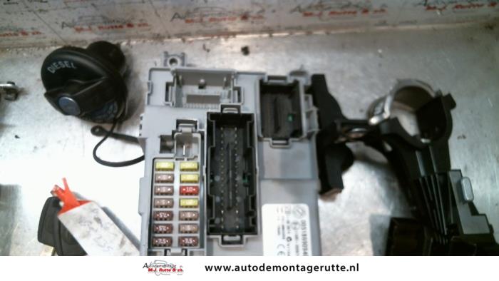 Cilindro de juego de cerraduras (completo) de un Fiat Punto Evo (199) 1.3 JTD Multijet 85 16V Euro 5 2010