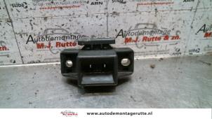 Używane Rygiel tylnej klapy Renault Twingo (C06) 1.2 Cena na żądanie oferowane przez Autodemontage M.J. Rutte B.V.