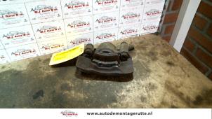 Used Front brake calliper, right Kia Rio (DC22/24) 1.5 RS,LS 16V Price on request offered by Autodemontage M.J. Rutte B.V.