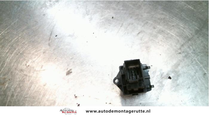 Commutateur éclairage d'urgence d'un Audi A2 (8Z0) 1.4 TDI 2001