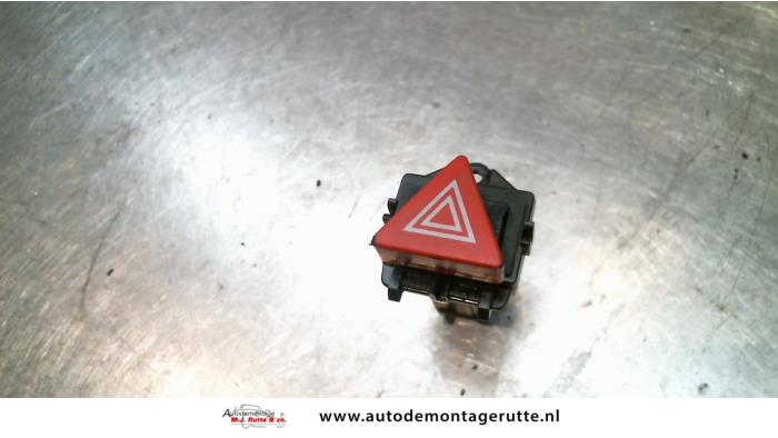 Interruptor de luz de pánico de un Audi A2 (8Z0) 1.4 TDI 2001