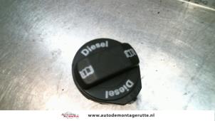 Usados Tapón de depósito Audi A2 (8Z0) 1.4 TDI Precio de solicitud ofrecido por Autodemontage M.J. Rutte B.V.
