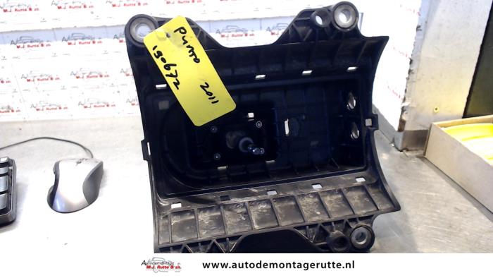Gear stick from a Fiat Grande Punto (199) 1.3 JTD Multijet 16V 85 Actual 2011