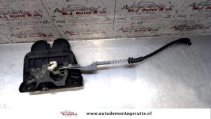 Usados Mecanismo de cierre del portón trasero Audi A4 Avant Quattro (B6) 3.0 V6 30V Precio de solicitud ofrecido por Autodemontage M.J. Rutte B.V.