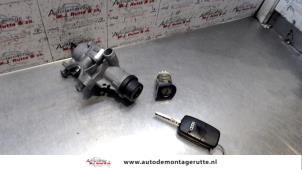 Usagé Serrure portière cylindre gauche Audi A4 Avant Quattro (B6) 3.0 V6 30V Prix sur demande proposé par Autodemontage M.J. Rutte B.V.