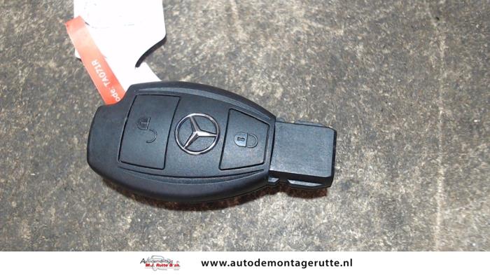 Używane Klucz Mercedes E Combi (S210) 2.8 E-280 V6 18V Cena na żądanie oferowane przez Autodemontage M.J. Rutte B.V.