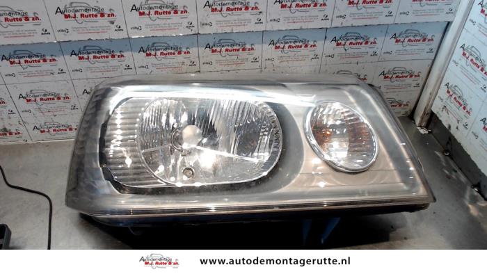 Headlight, right from a Fiat Scudo (220Z) 1.9 D 2006