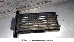 Used Heating element Hyundai i30 (FD) 1.6 CRDi 16V VGT HP Price on request offered by Autodemontage M.J. Rutte B.V.