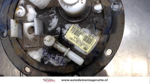 Usados Bomba eléctrica de combustible Hyundai i20 1.4i 16V Precio de solicitud ofrecido por Autodemontage M.J. Rutte B.V.