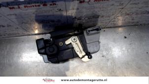 Gebrauchte Türschlossmechanik 4-türig links hinten Citroen Xsara Picasso (CH) 1.8 16V Preis auf Anfrage angeboten von Autodemontage M.J. Rutte B.V.