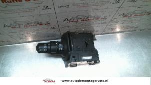 Usados Interruptor de indicador de dirección Renault Grand Scénic II (JM) 2.0 16V Turbo Precio de solicitud ofrecido por Autodemontage M.J. Rutte B.V.