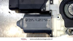 Używane Silnik szyby drzwiowej Volkswagen Bora (1J2) 1.6 Cena na żądanie oferowane przez Autodemontage M.J. Rutte B.V.