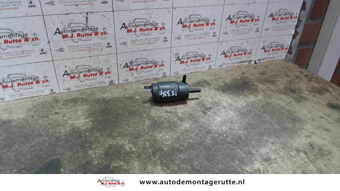 Bomba de limpiaparabrisas delante de un Fiat Ducato (243/244/245) 2.0 JTD 11 2001